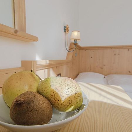 Aparthotel Garnì La Dorada Colfosco Habitación foto