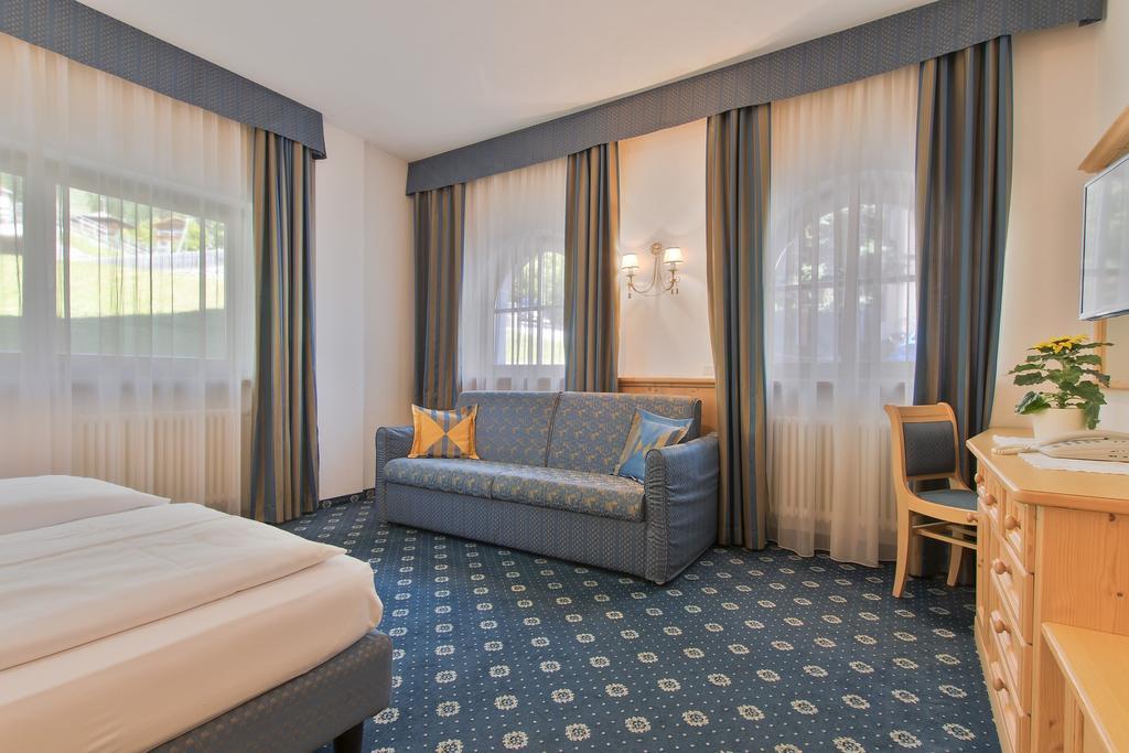 Aparthotel Garnì La Dorada Colfosco Habitación foto