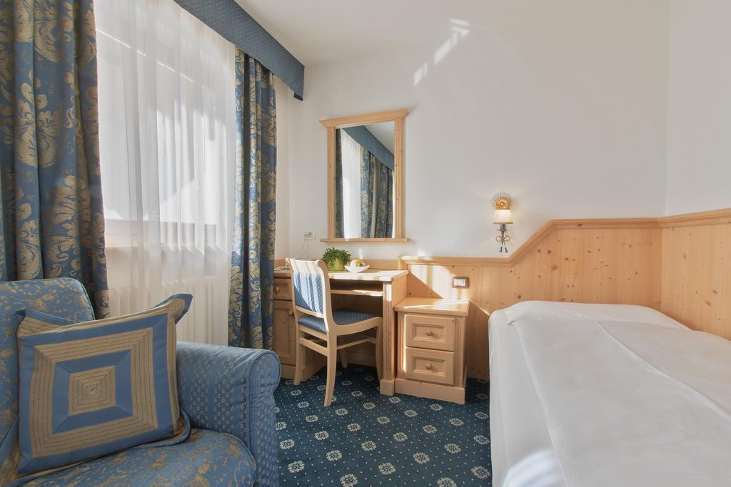 Aparthotel Garnì La Dorada Colfosco Habitación foto