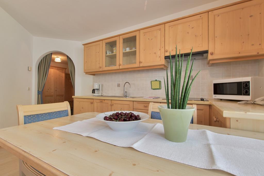 Aparthotel Garnì La Dorada Colfosco Habitación foto